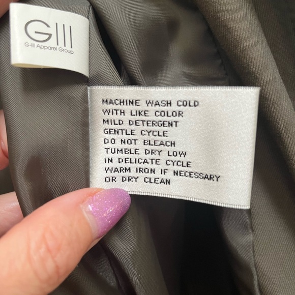 Very versatile & stylish mid length utility Kenneth Cole green khaki jacket. - Picture 5 of 7